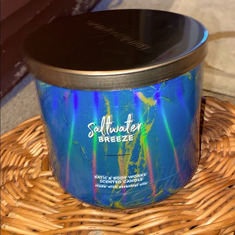 Sold 2 candle Amanda